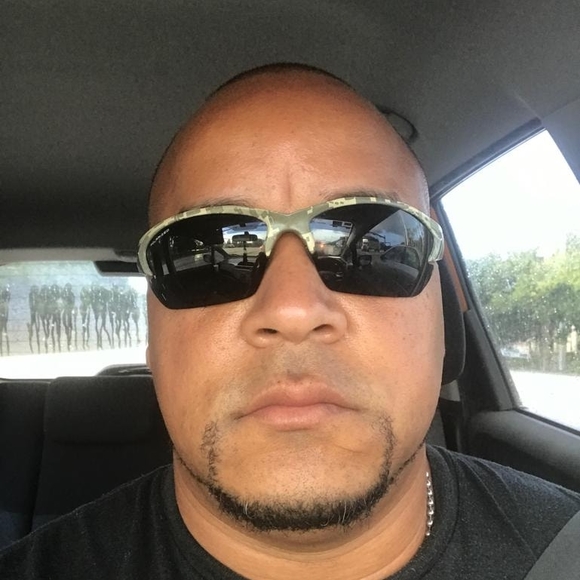 Meet your Posher, Robert - Picture 1 of 1